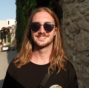Tomas Main